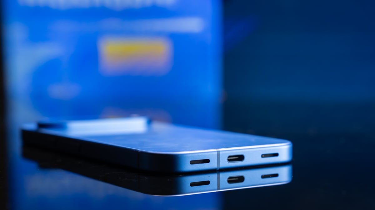 Data shows most people still don't recycle their smartphones or buy used devices